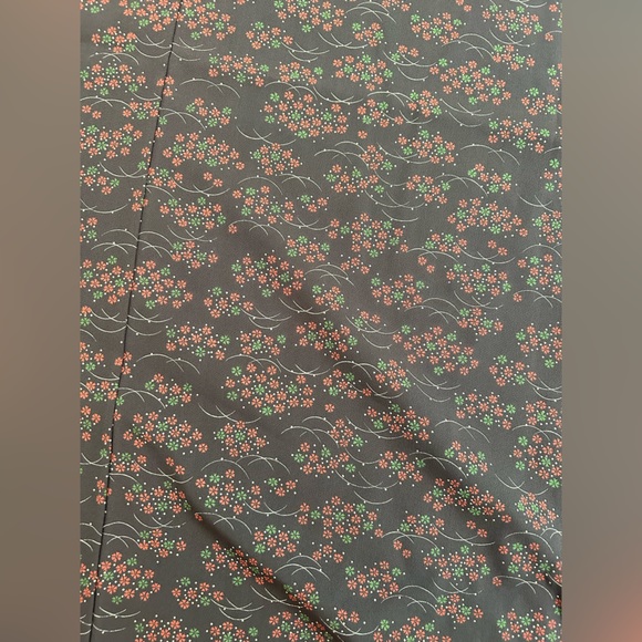 Beautiful Vintage floral dark purple kimono perfect for fall imported Japan - Picture 4 of 8